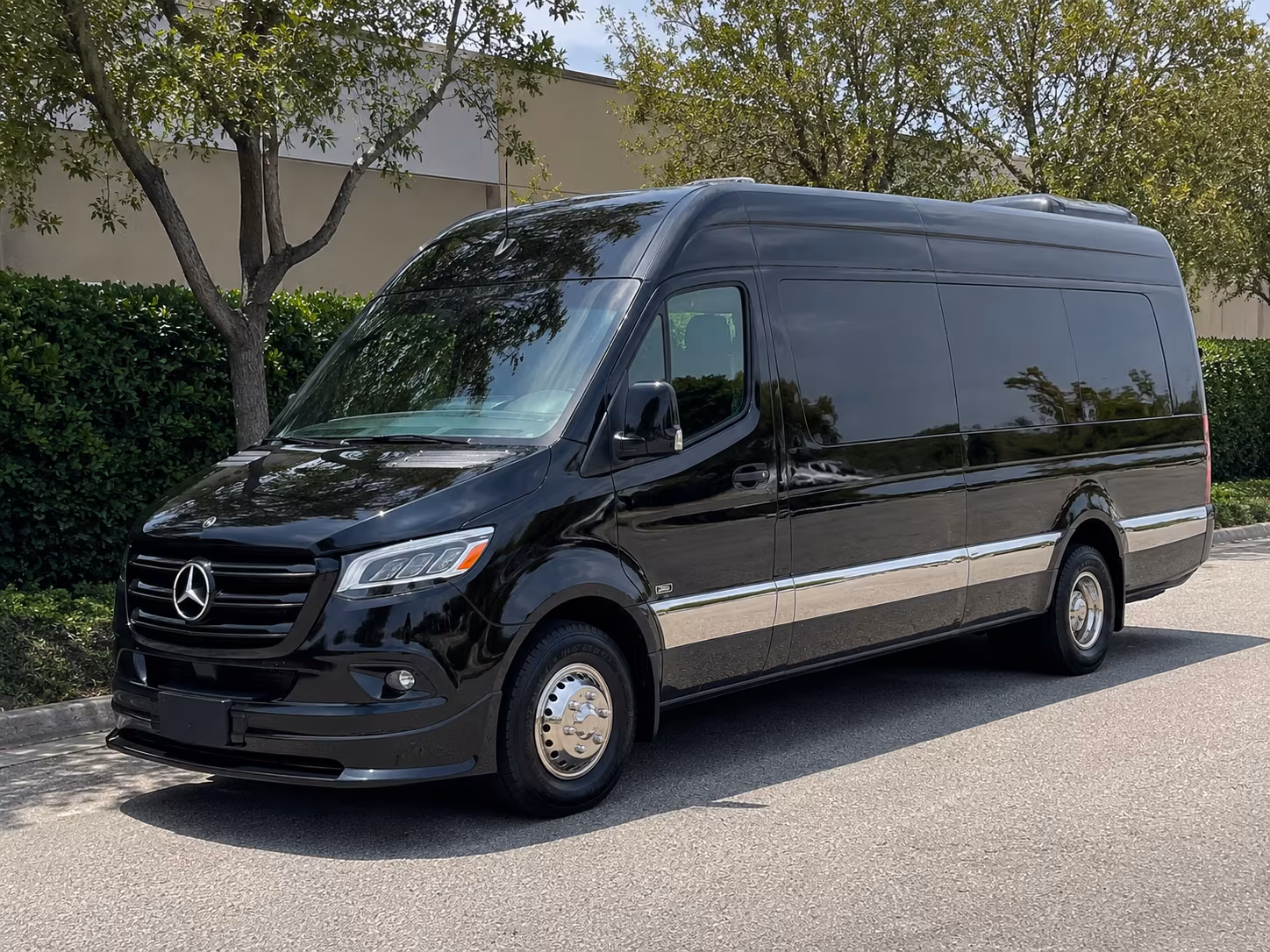 Memphis Airport Shuttle & Transportation party bus exterior