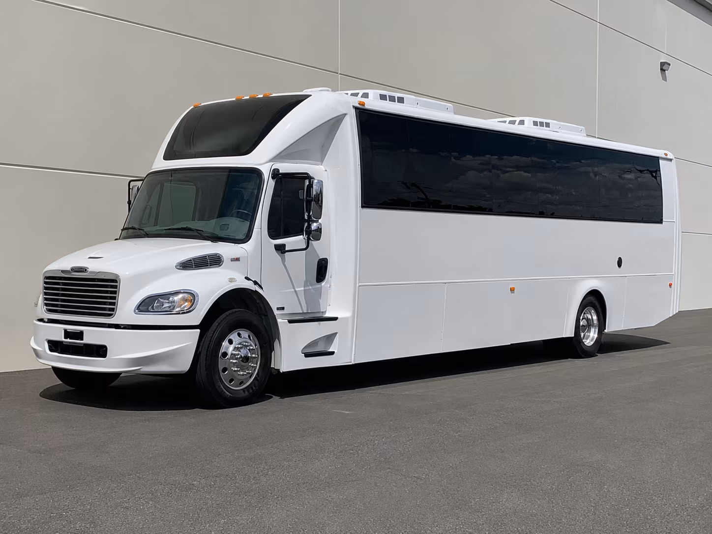 Memphis Birthday, Sweet 16, & Quinceañera Transportation party bus exterior