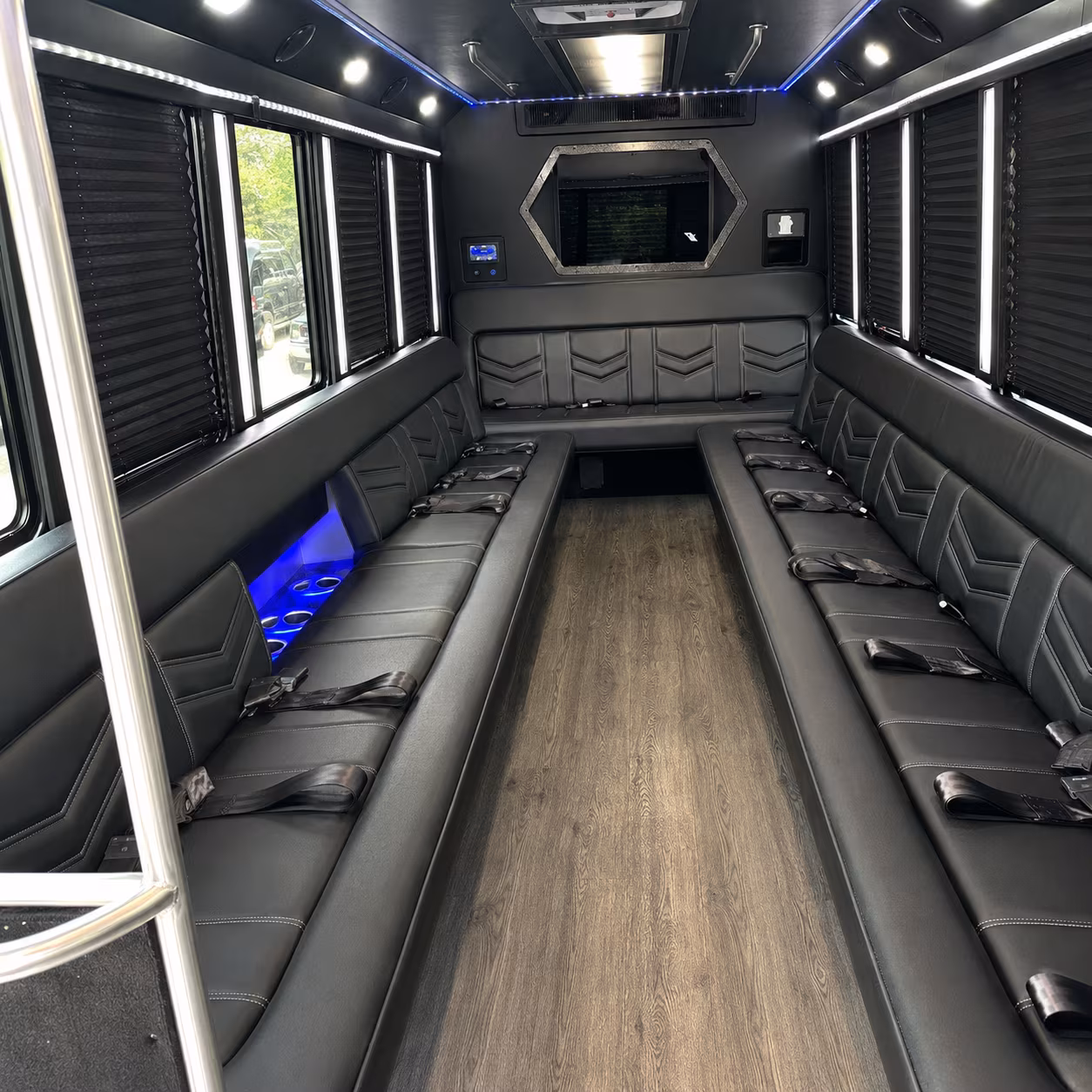 Memphis Winery Tour & Pub Crawl Transportation party bus exterior