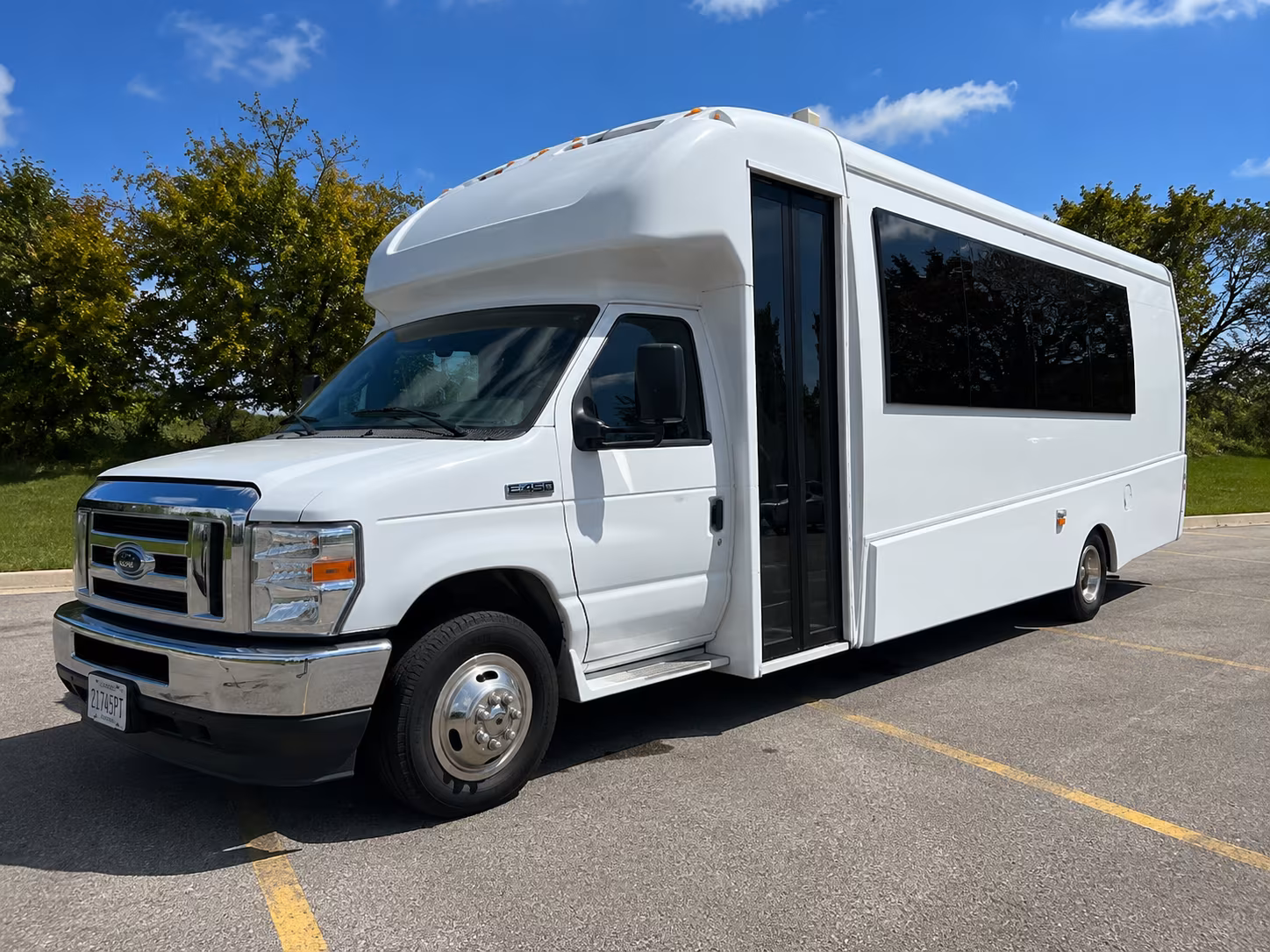 Memphis Winery Tour & Pub Crawl Transportation party bus exterior