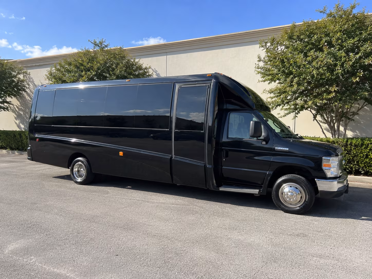 Memphis Winery Tour & Pub Crawl Transportation party bus interior