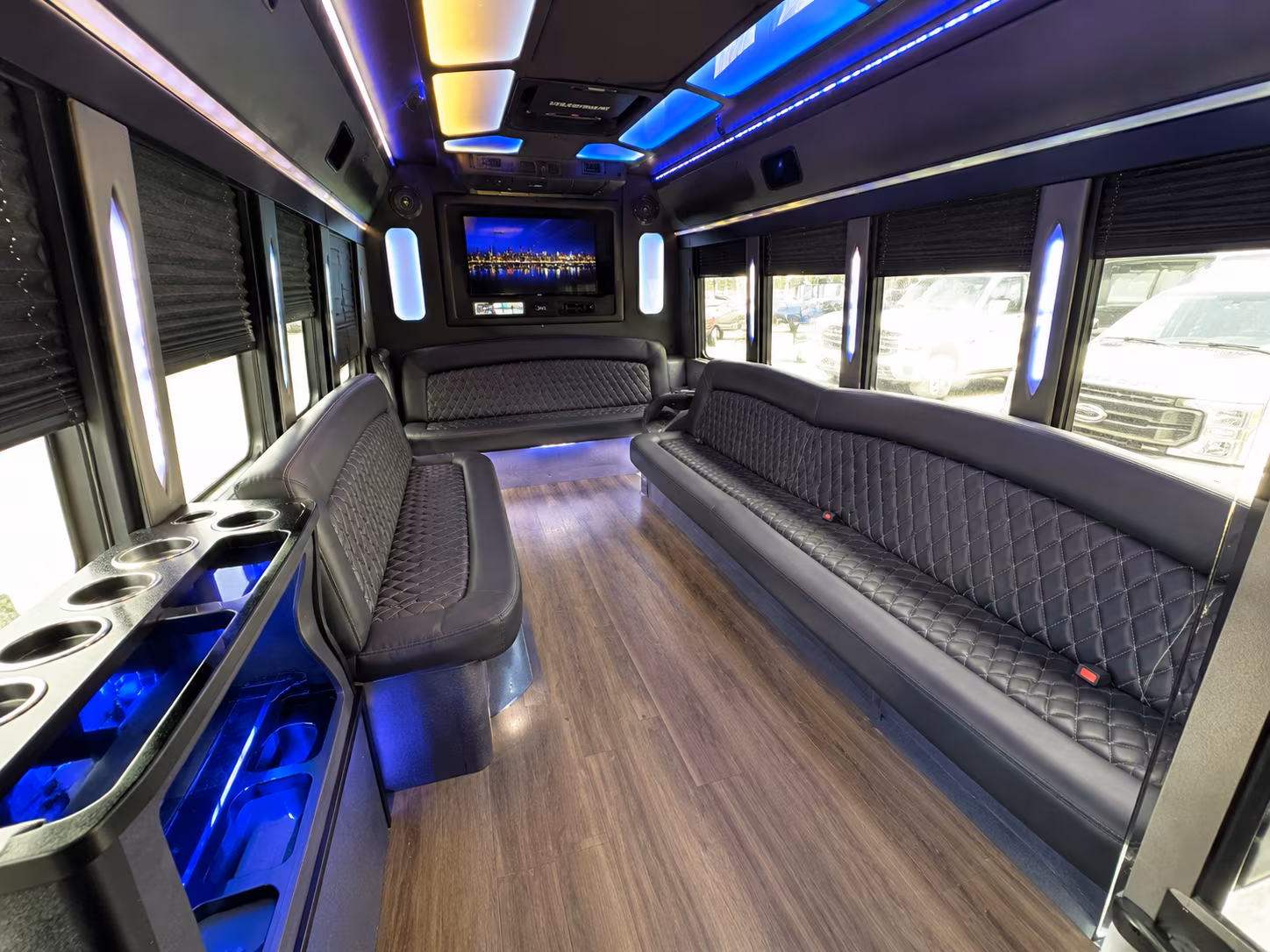 Memphis Winery Tour & Pub Crawl Transportation party bus exterior