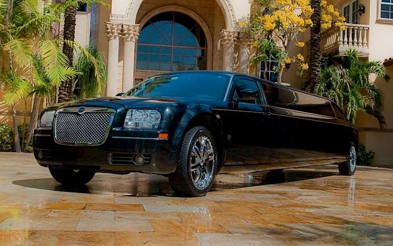 Memphis Black Chrysler Limo