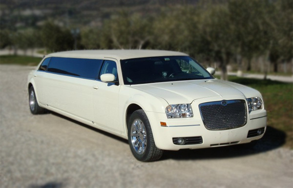 Memphis White Chrysler Limo